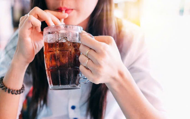 Vì sao nước giải khát có ga lại có vị sủi bọt