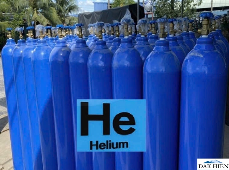 Hệ thống sắc ký khí hiện đại sử dụng helium làm khí mang để phân tích các hợp chất hóa học